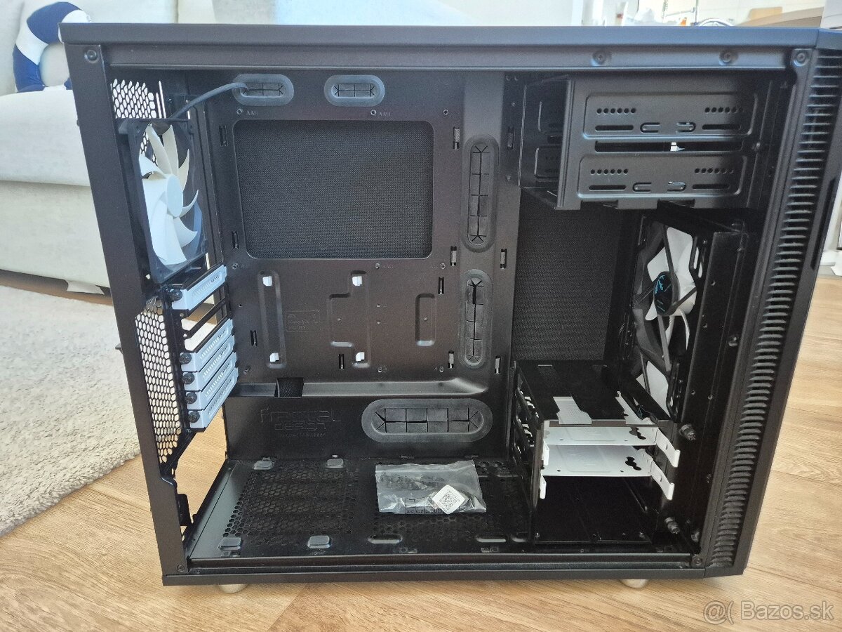 Predám PC skrinku Fractal Define R5 Titanium - 5