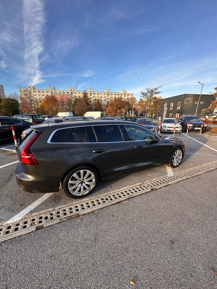 Volvo V60 2.0 4×4, rok 2020 – plná výbava - 5