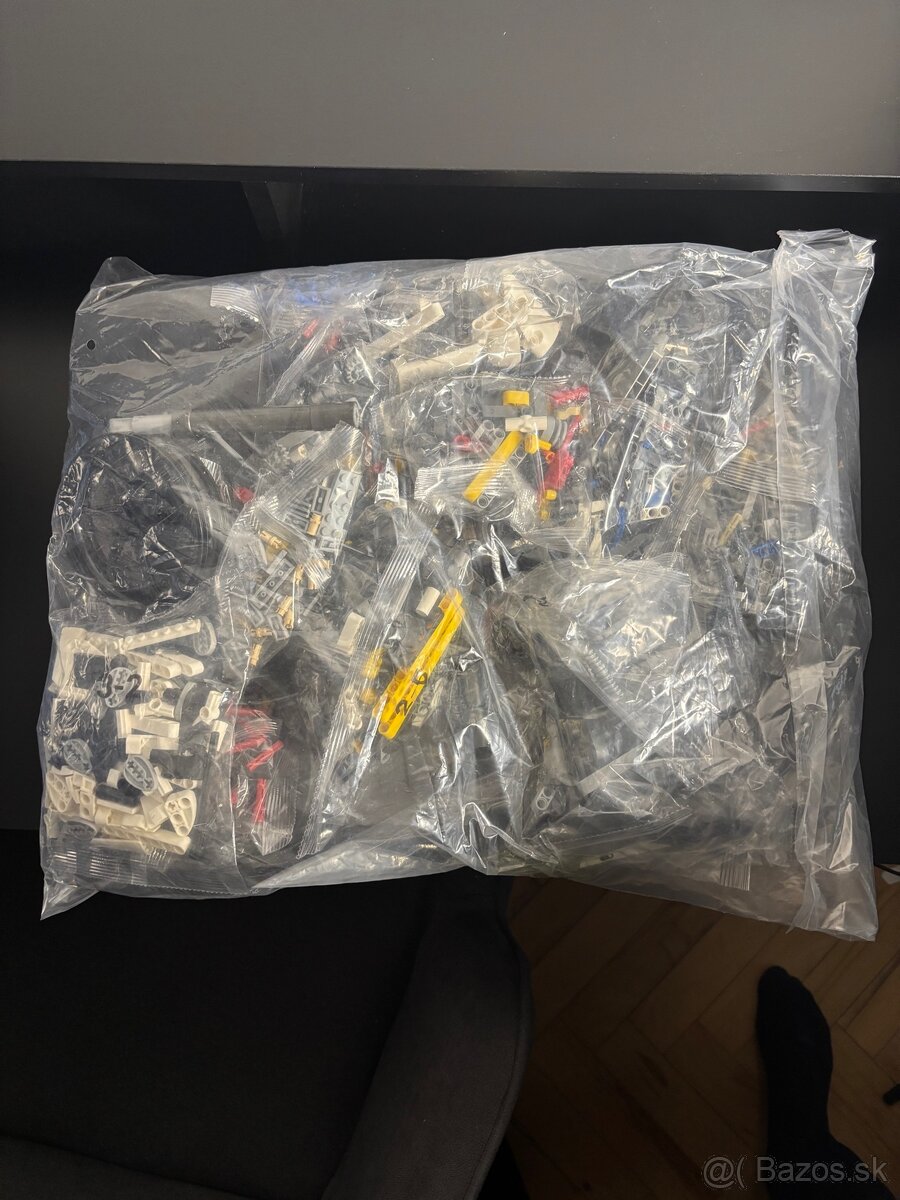 LEGO Technic BMW M 1000 RR (42130) - 5