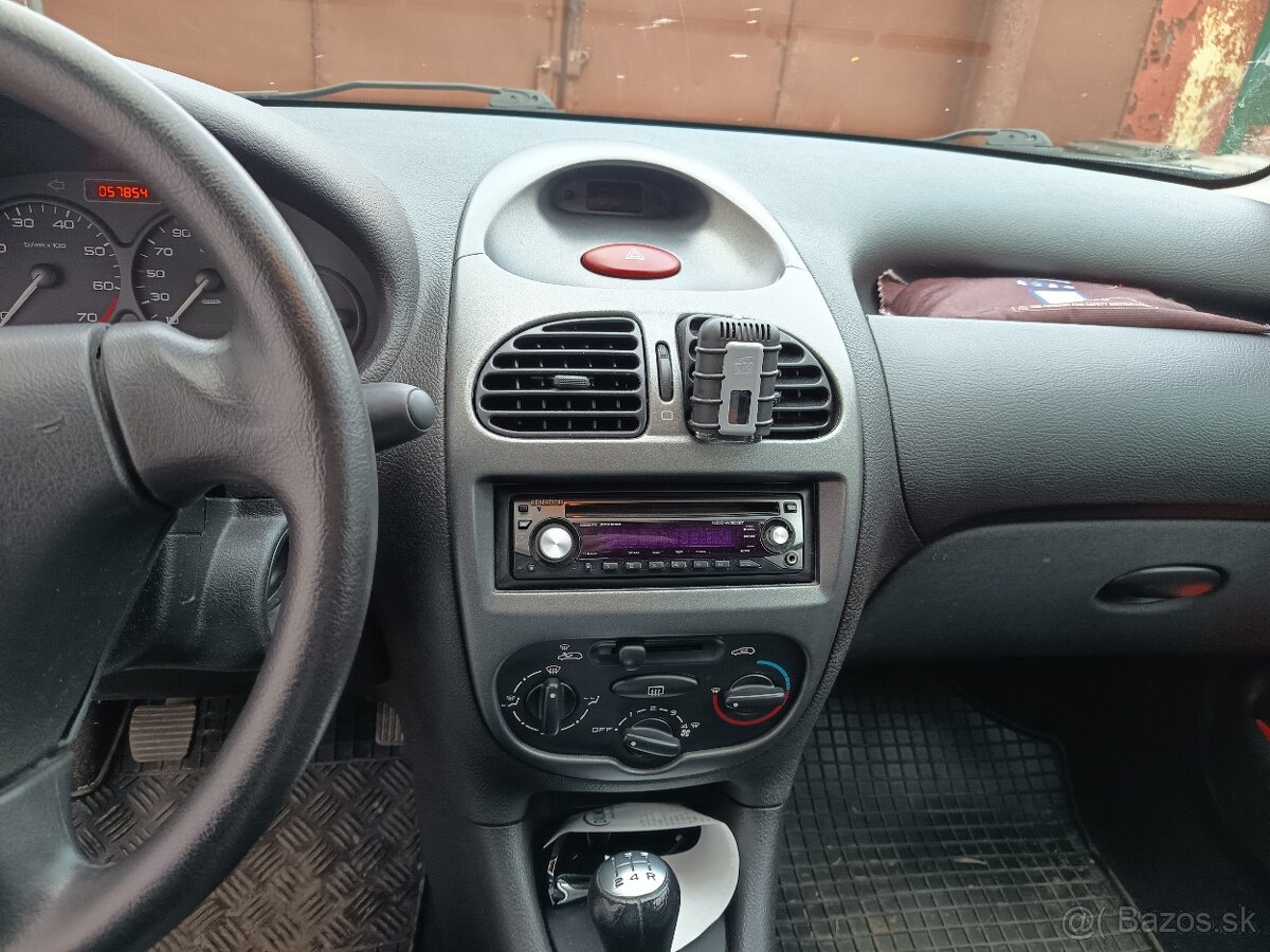 Predám Peugeot 206 - 5