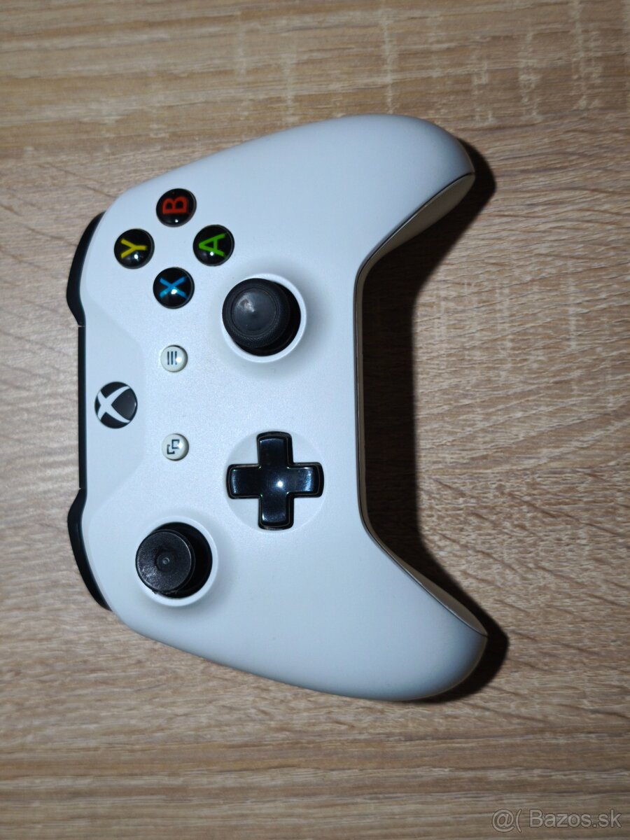 Xbox One S - 5