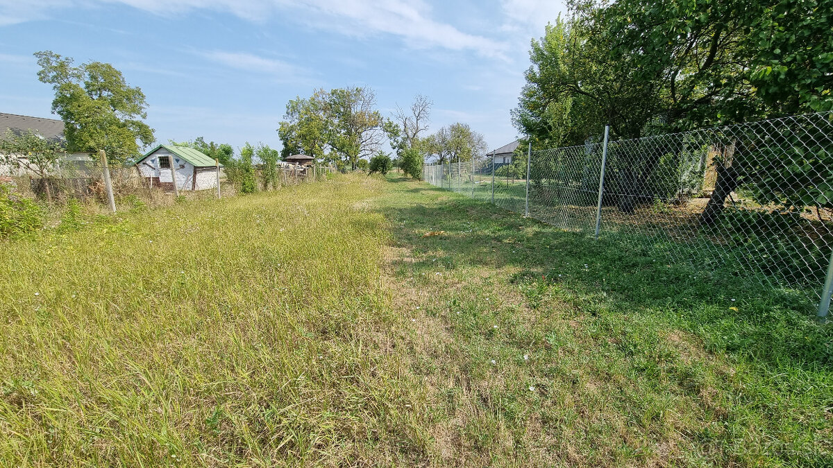 STAVEBNÝ POZEMOK 966 m2 KRAKOVANY + UPI - KÚPOU VOĽNÝ - 5