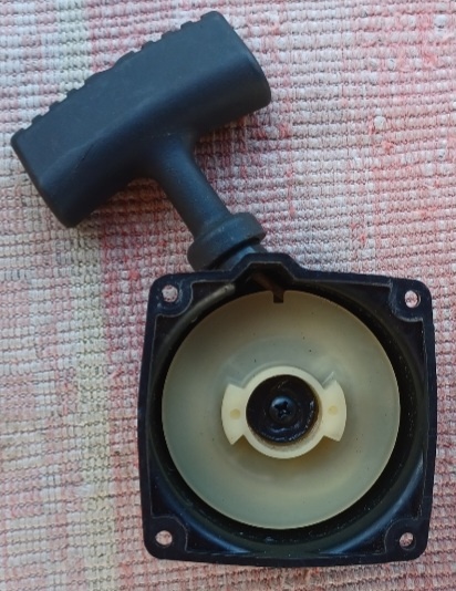 Predám ručný samonavíjací štartér - 5