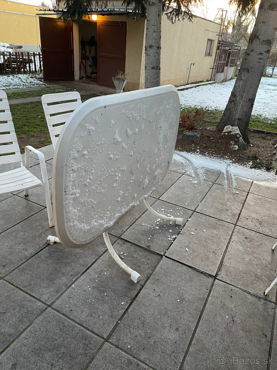 Stôl a 4 stoličky - 5