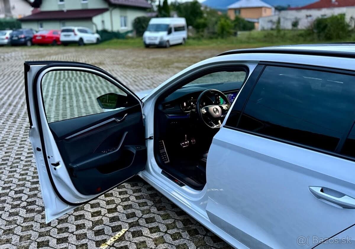 Škoda Octavia Combi vRS TDI 4x4
- 5