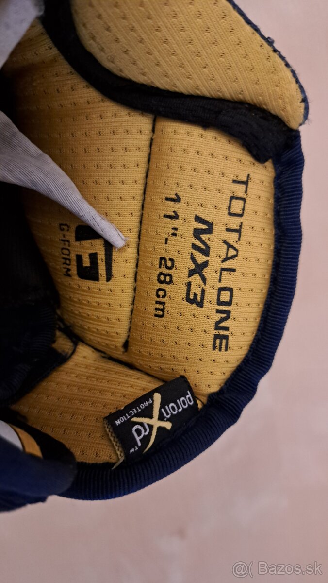 Juniorská prilba Bauer s košíkom, rukavice - 5