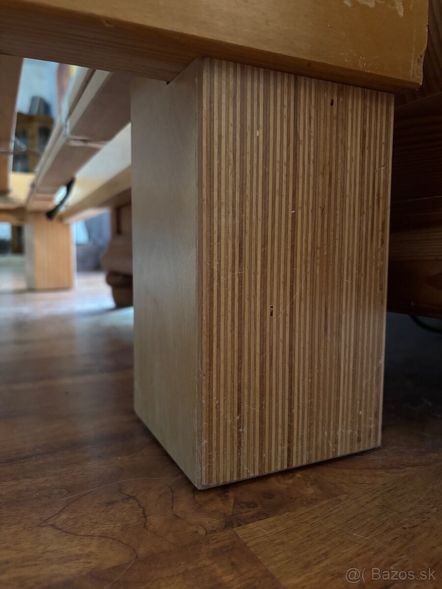 Kvalitná drevená posteľ 150x210 - 5