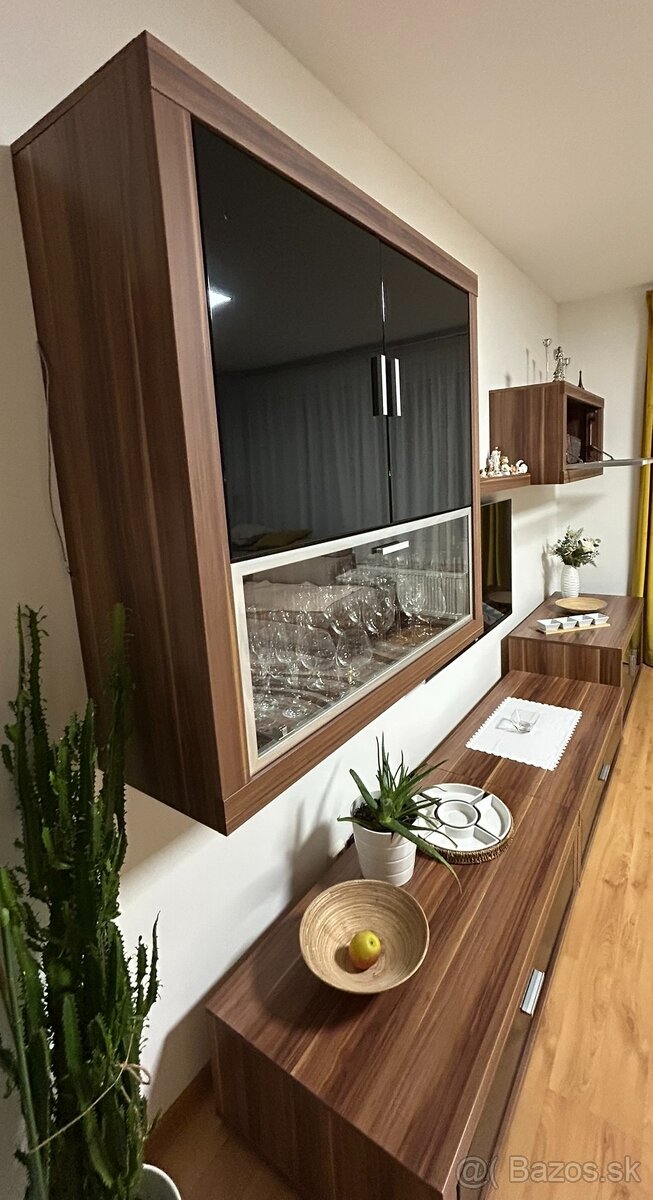 Predám zachovalu obyvaciu stenu - 5