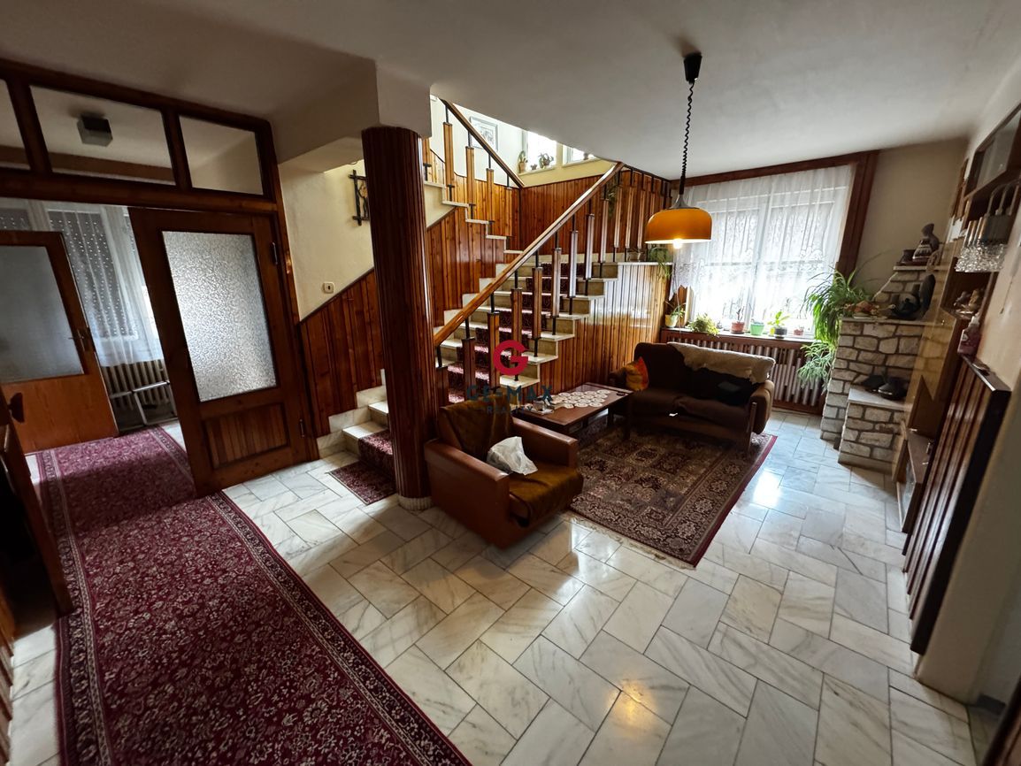 VEĽKÝ RODINNÝ DOM / DVOJDOM – NA HRÁDKU - 5