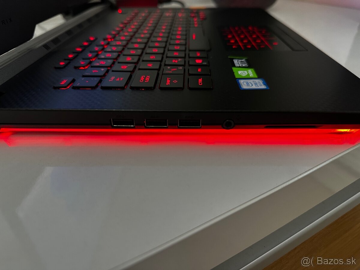 Herny noteboo ASUS ROG STRX - 5