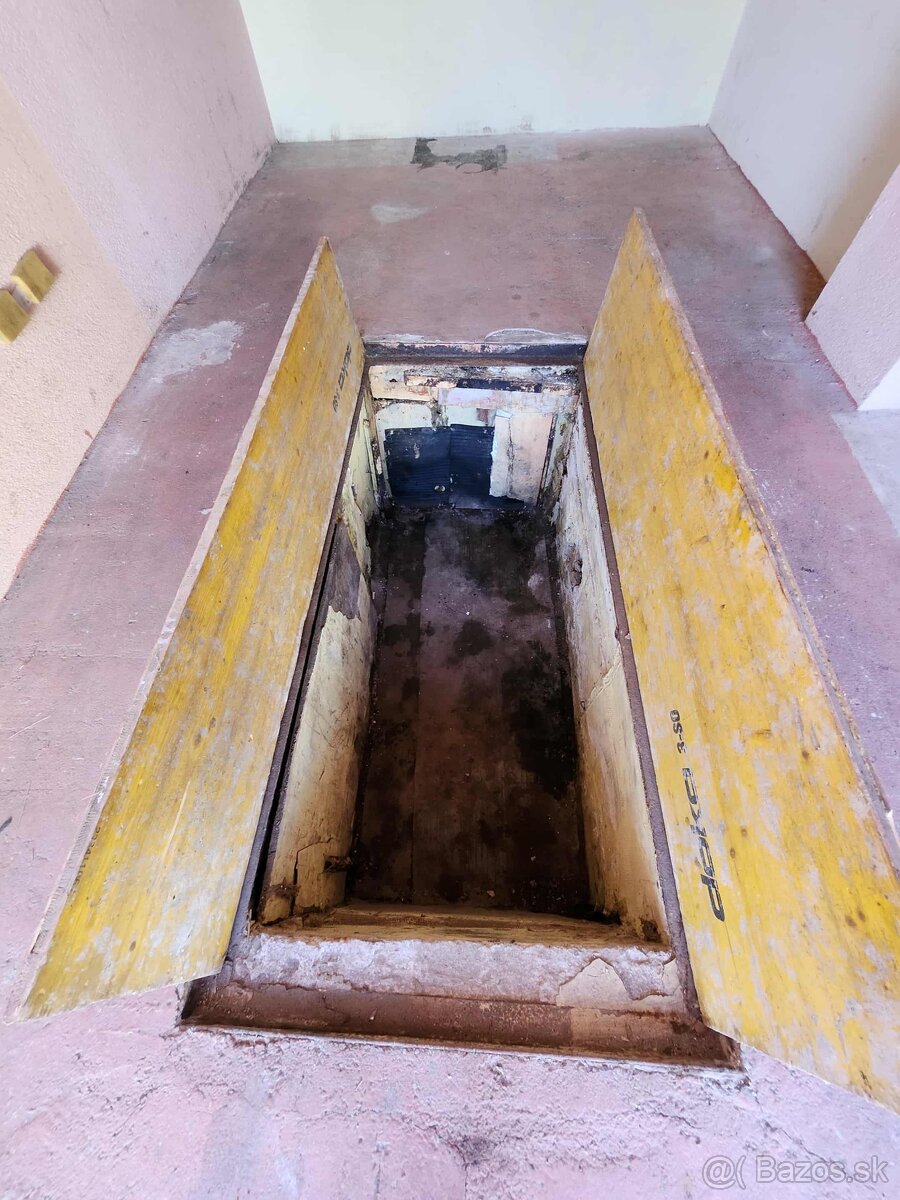 Garaz na Uhlisku - 5