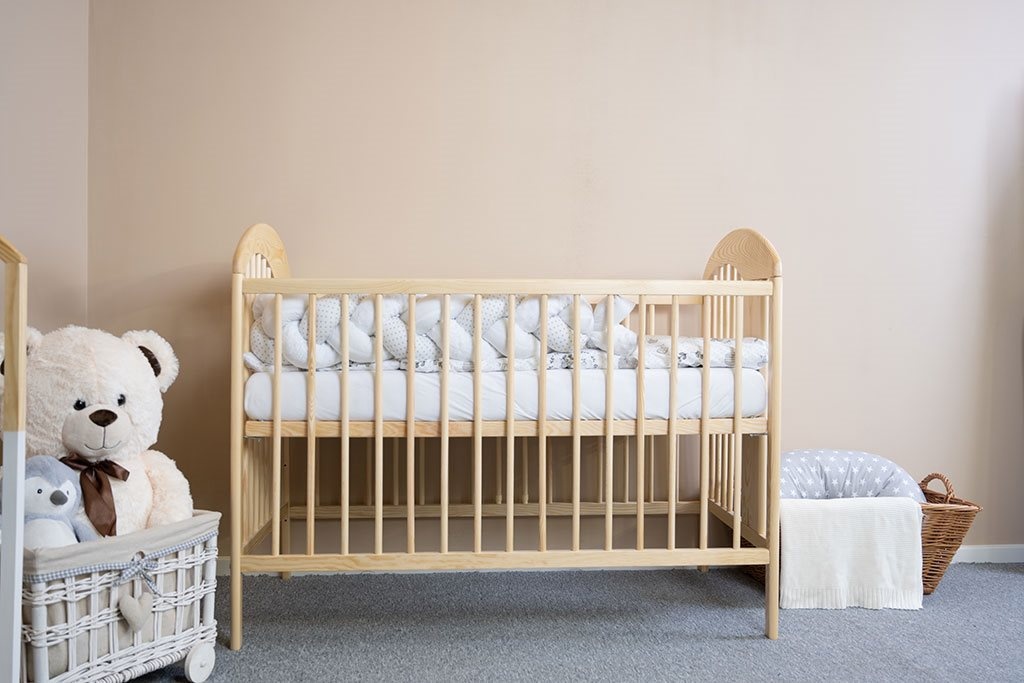 Luxusná biela postieľka (spúšťací bok) viac kusov / typov - 5