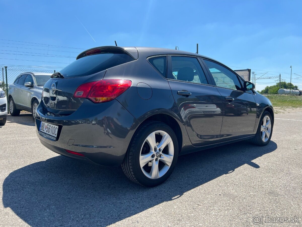 Opel Astra 1.6 benzín, 85kW, MT/5, rok:04.2012. - 5
