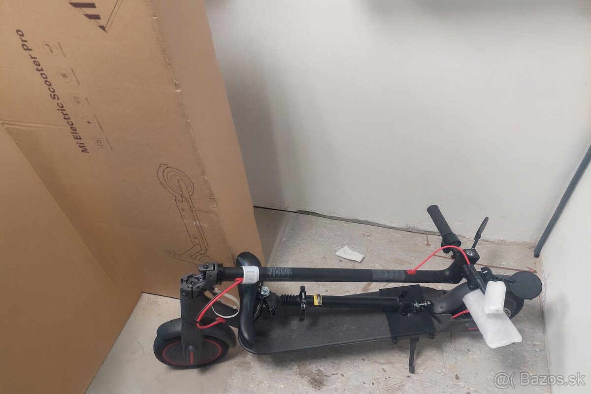 Xiaomi Mi Electric Scooter PRO (v stave nového kusu) - 5