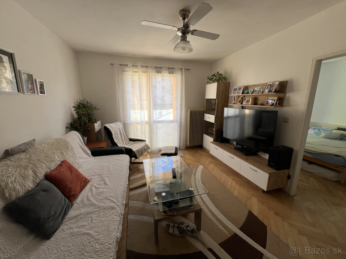 Na predaj 2 izbový útulný,zrekonštruovaný byt s balkónom a k - 5