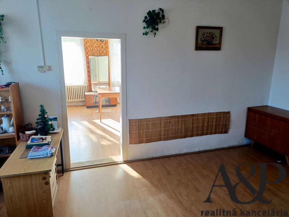 NA PREDAJ STARŠÍ RD S POZEMKOM, 593 M2, BORSKÝ SV.JUR, okr. - 5