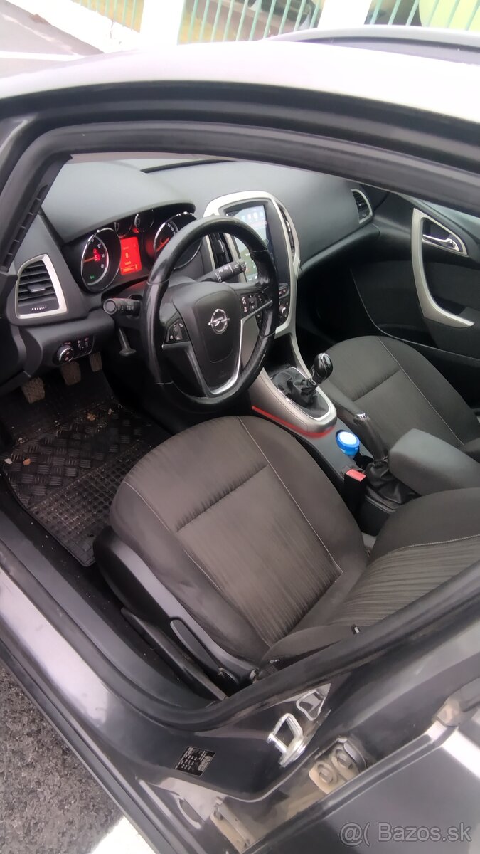 Opel Astra J 11/2011 - 5