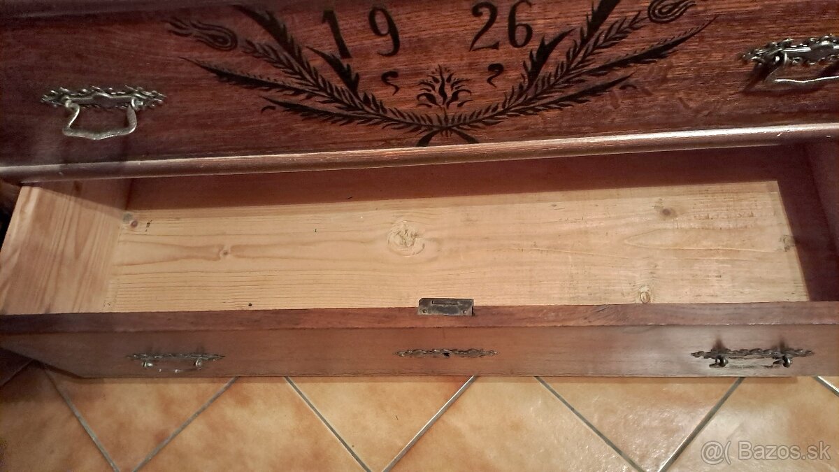 Predam starozitnu komodu - 5
