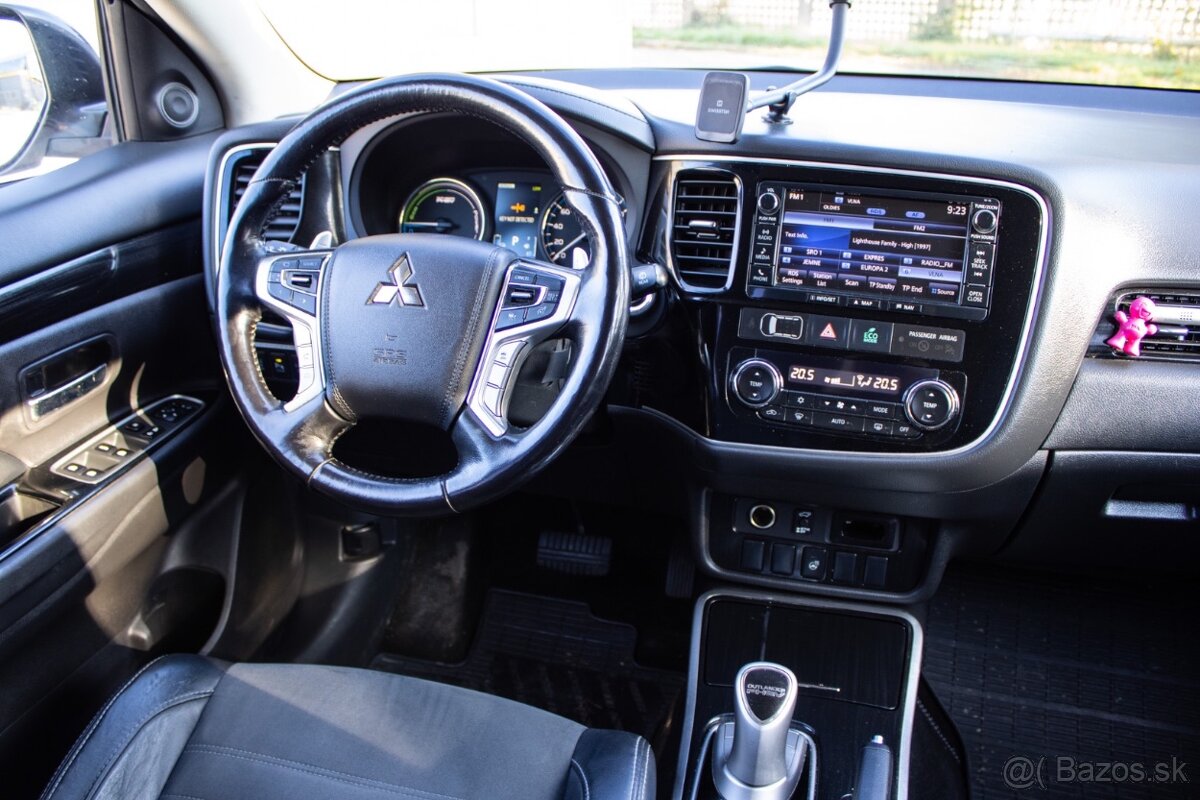 Mitsubishi Outlander PHEV Plugin Hybrid - 5