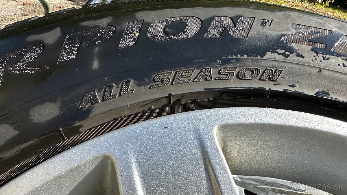 44. Land Rover Defender 255/60/ r20