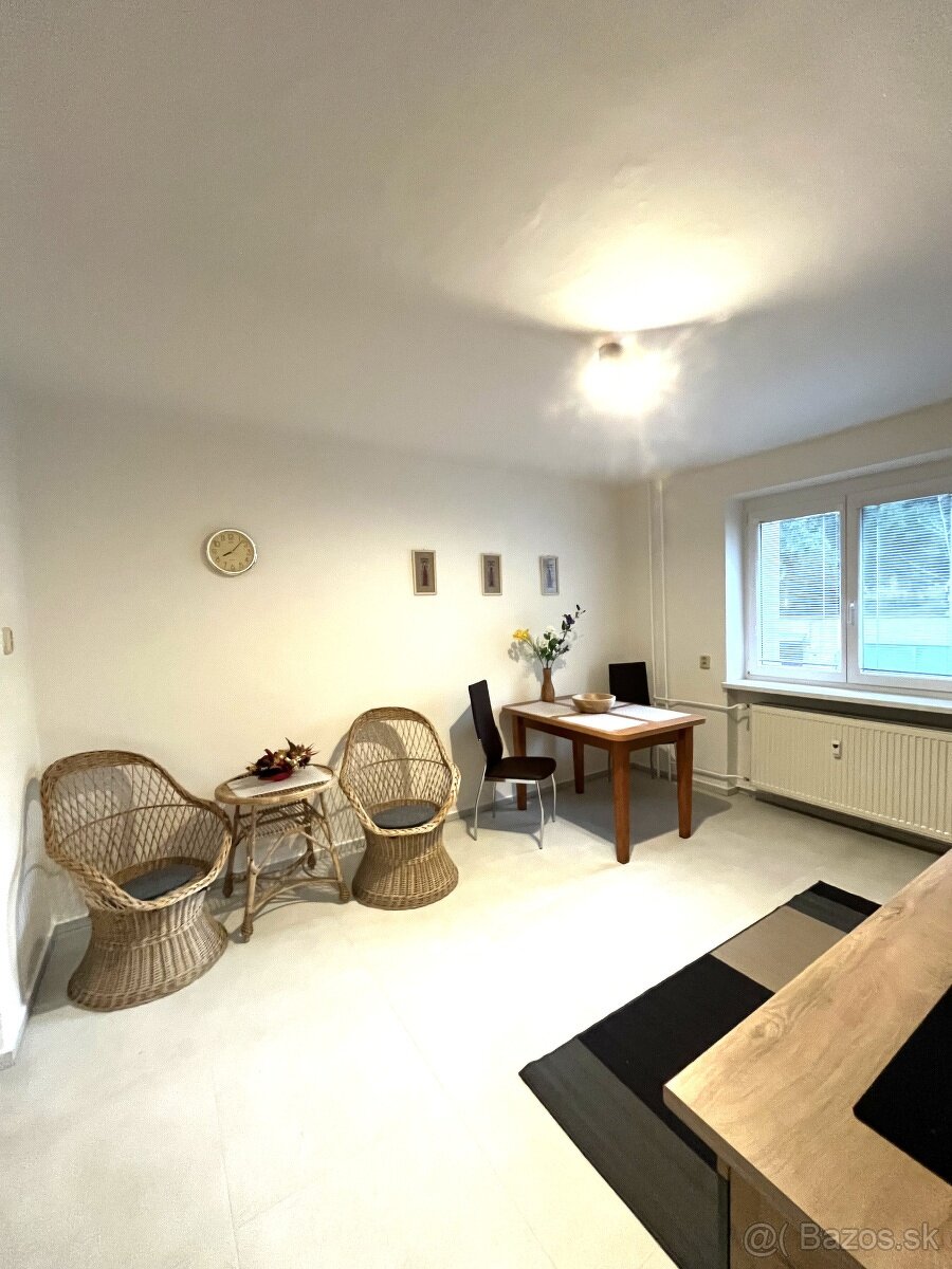 Na prenájom 2-izbovy byt, výborná lokalita centrum. - 5