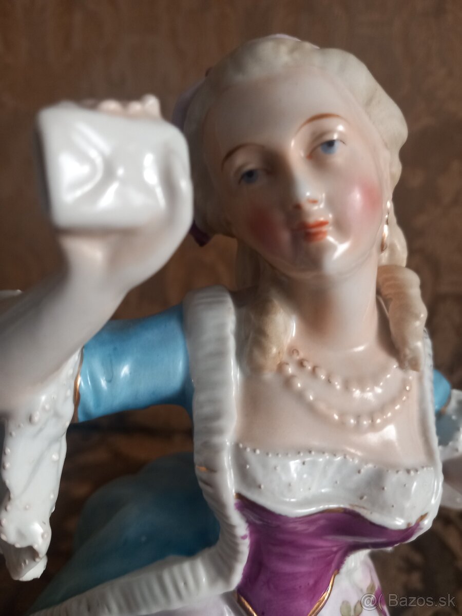 Porcelánová socha- Dáma s listom - 5