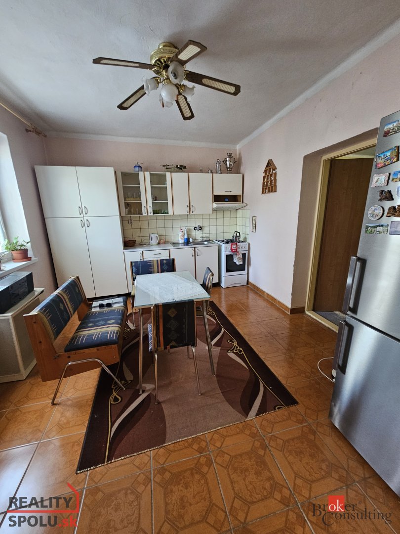 Rodinný dom s veľkou záhradou - 5