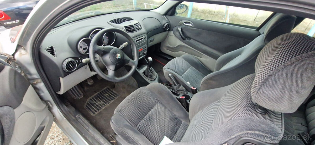 Lacno rozpredám Alfa Romeo 147 na náhradné diely - 5