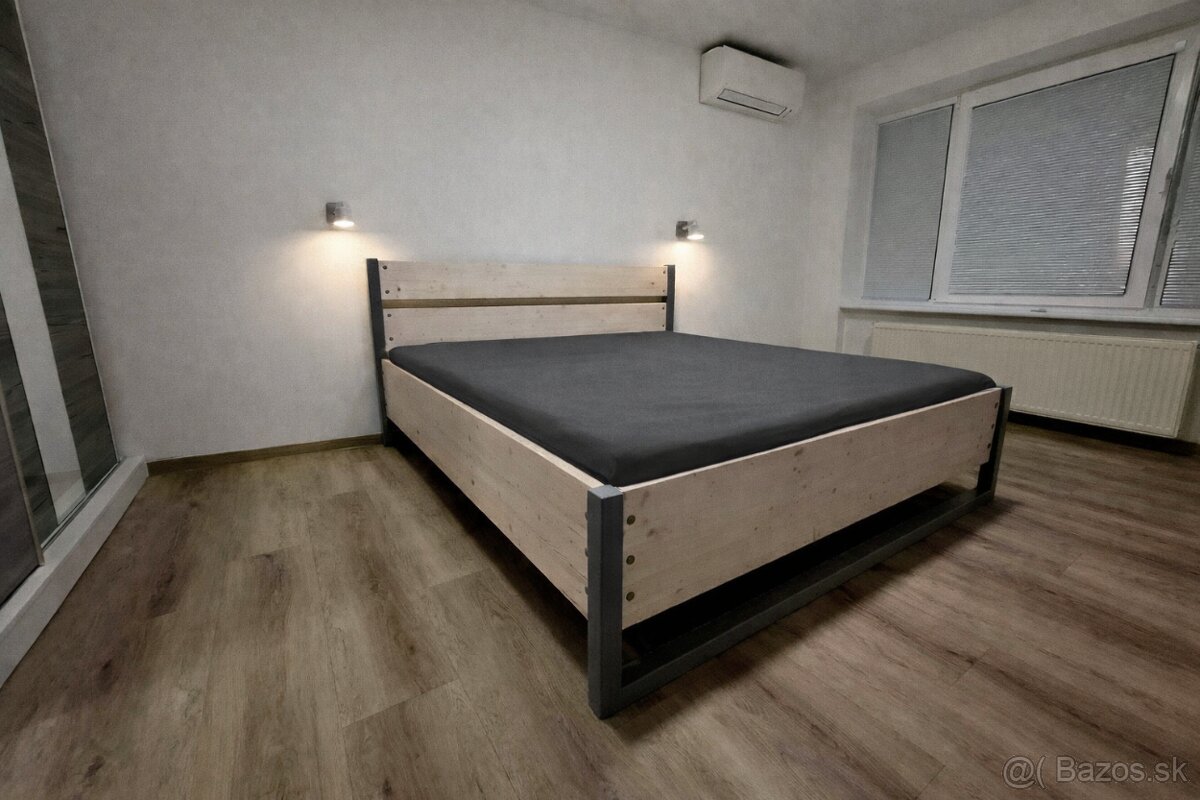Moderná drevo-kovová posteľ - 5