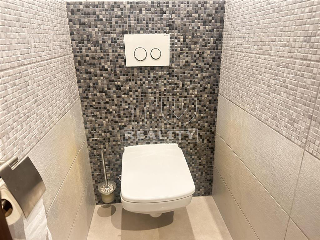 PREDANÉ Predám 1,5 izbový byt, okres Poprad - 5