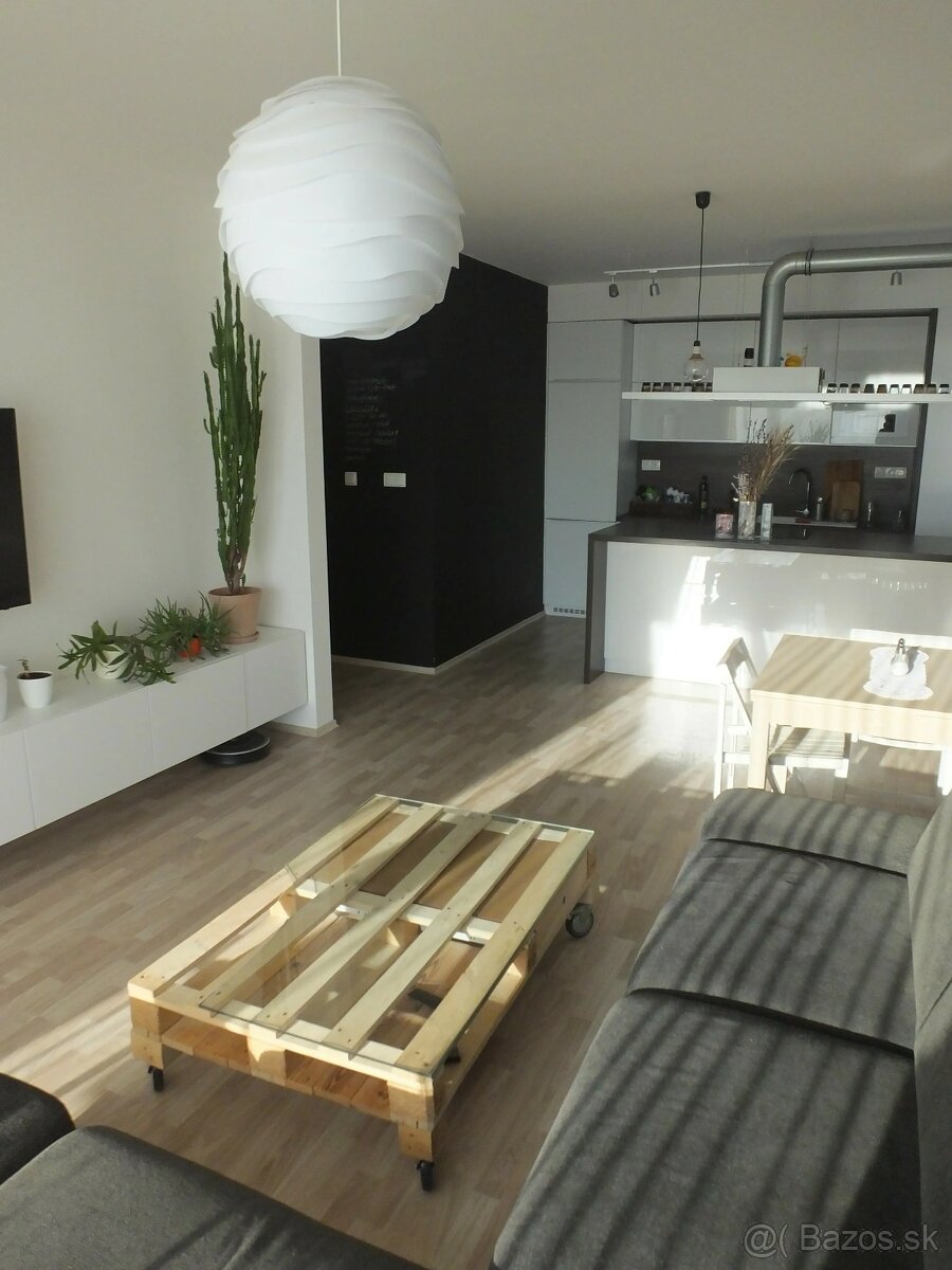 PRENÁJOM – priestranný 2 iz byt v Petržalke s parkingom - 5