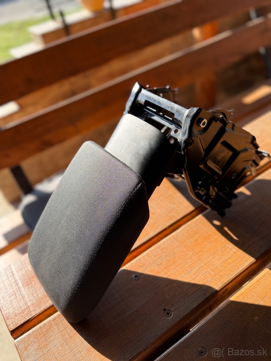 Audi a4,a5 b8 lakťová opierka - 5