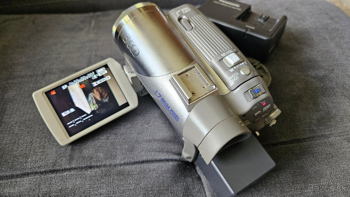 Kvalitná 3CCD digitálna kamera PANASONIC - 5