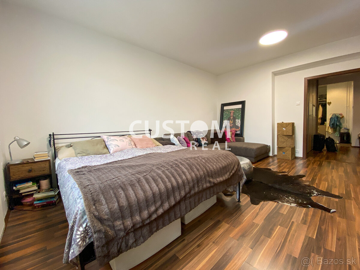 Veľký 2 izbový zrekonštruovaný byt s balkónom v centre - 5