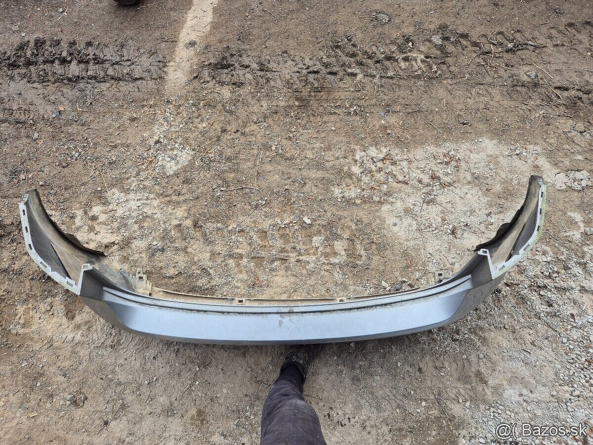 Predám zadný nárazník na Volkswagen Golf 7 VII krátky - 5