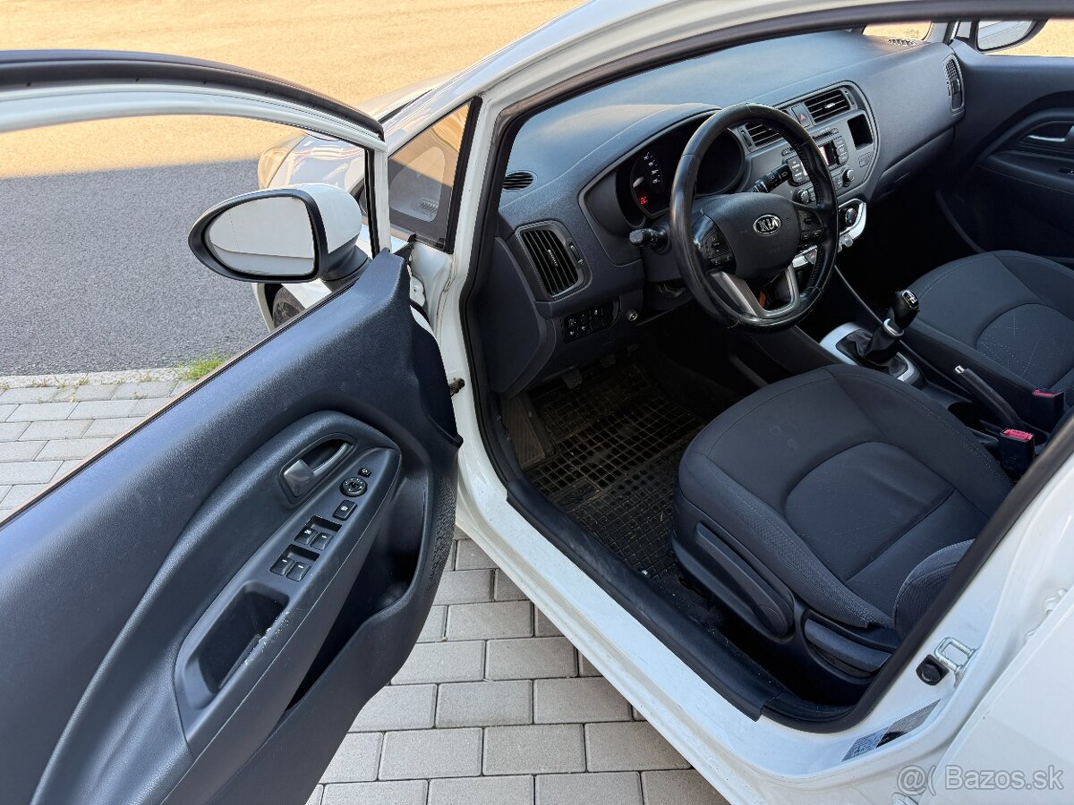 Kia Rio - 5