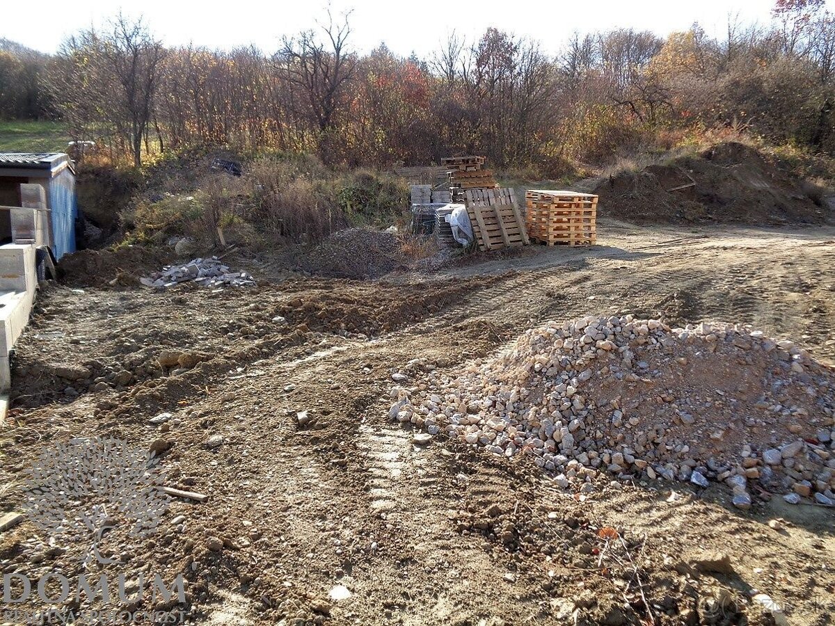 Slnečný a priestranný rekreačný pozemok v Moravskom Lieskovo - 5