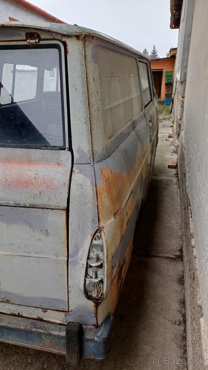 Škoda 1203 zo šiltom - 5