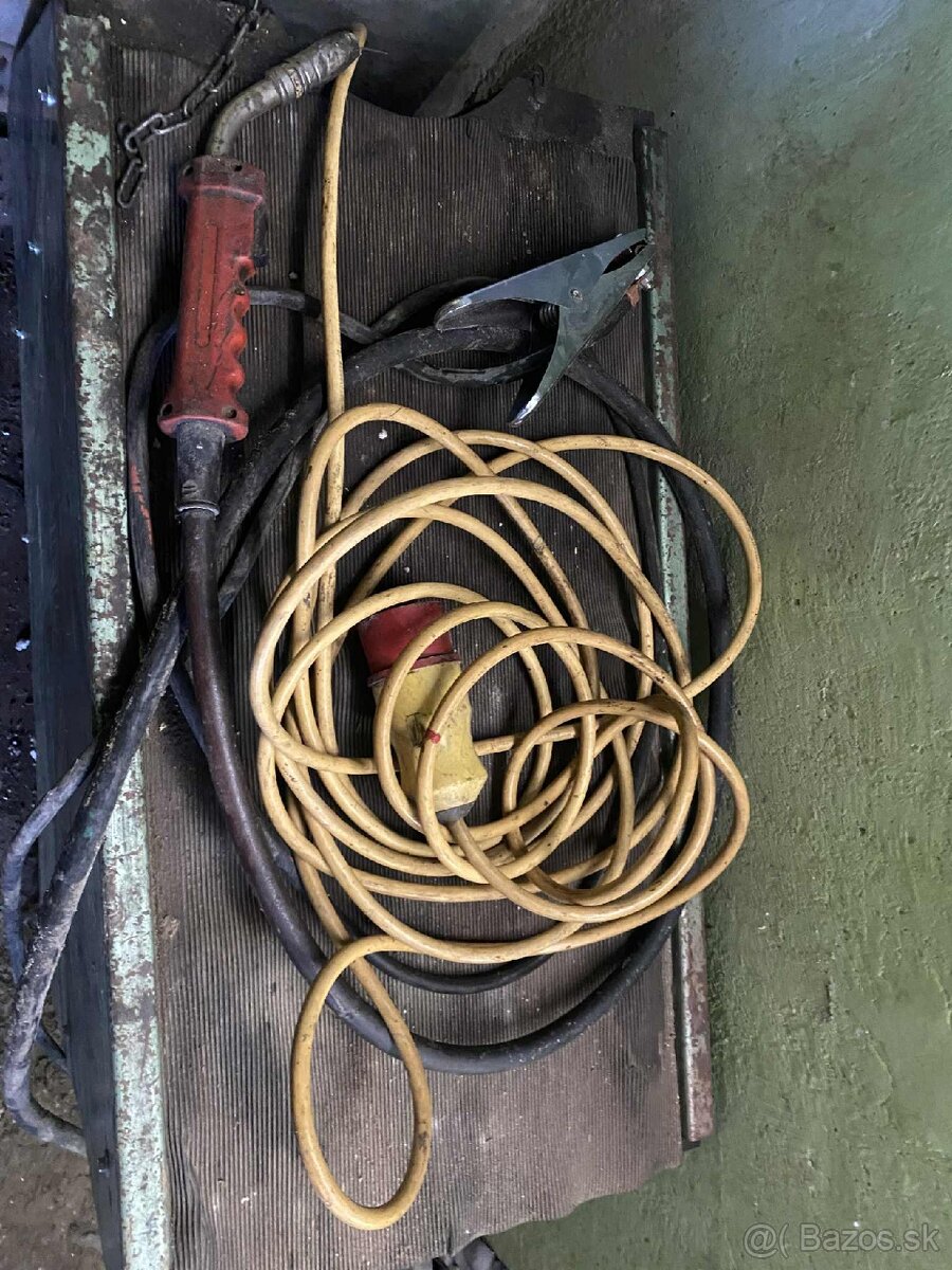 Zváračka typu MIG-MAG 300 - 5