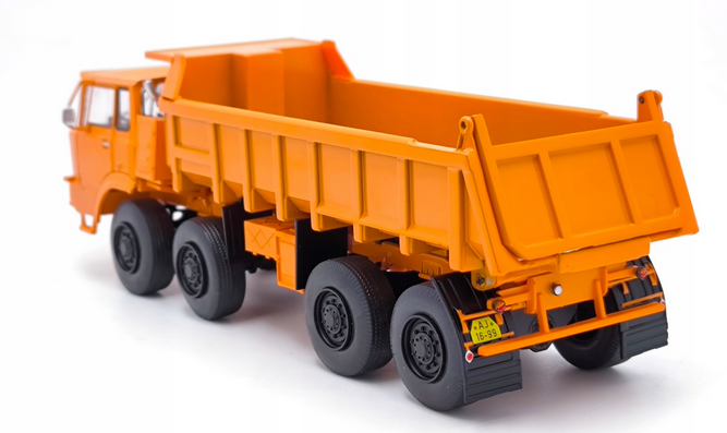 Tatra 813 VT 8x8 1:43 časopis - 5