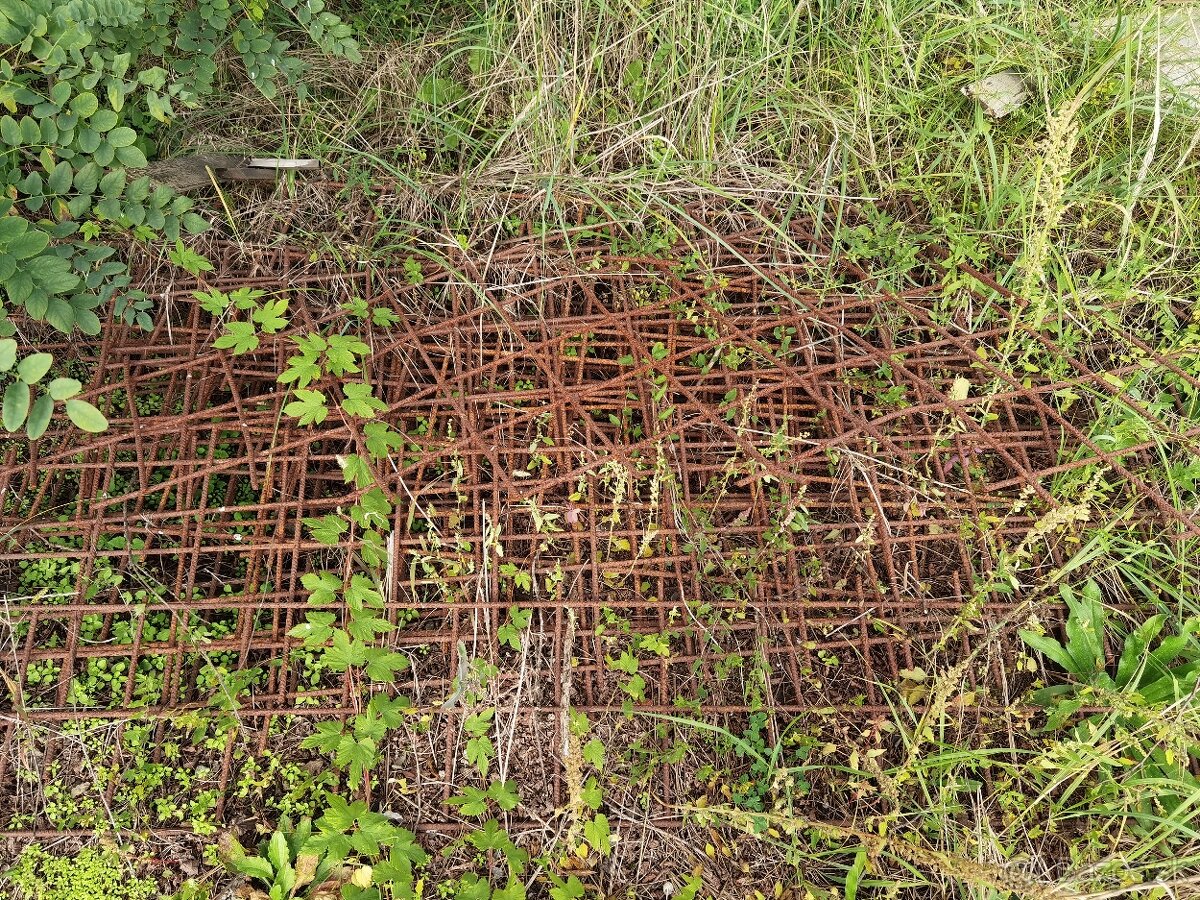 Železné rúry, roxory, stĺpiky, tyče.. Železný materiál - 5