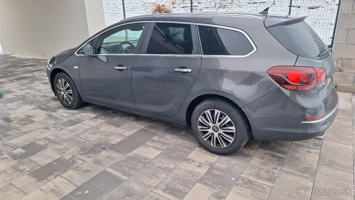 Opel Astra J sportstourer - 5