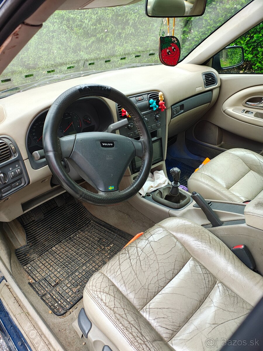 Predám Volvo S40 1.6i - 5