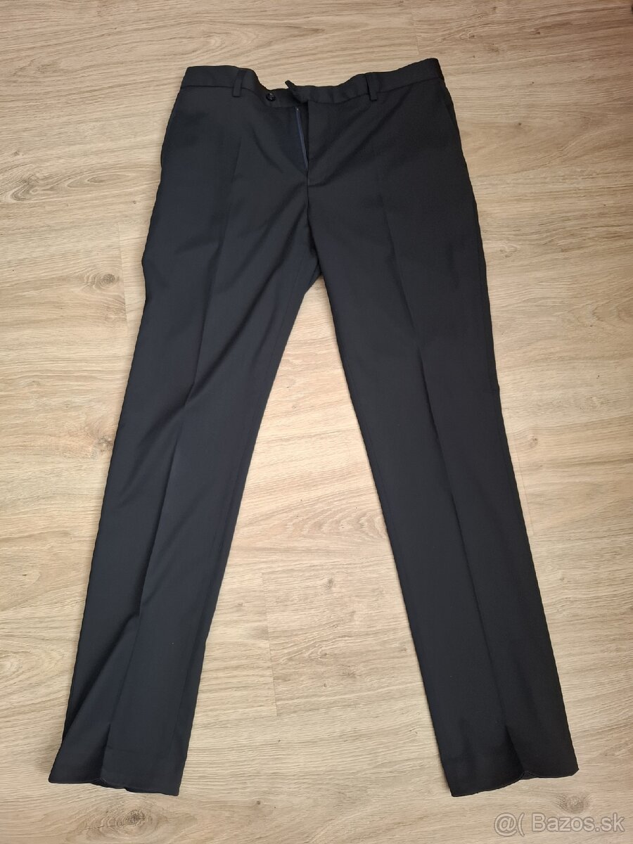 Tmavomodrý oblek - 5