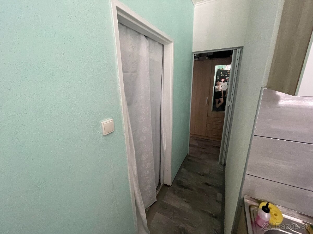Zrekonštruovaný, zariadený byt 70 m² s garážou a záhradkou - 5
