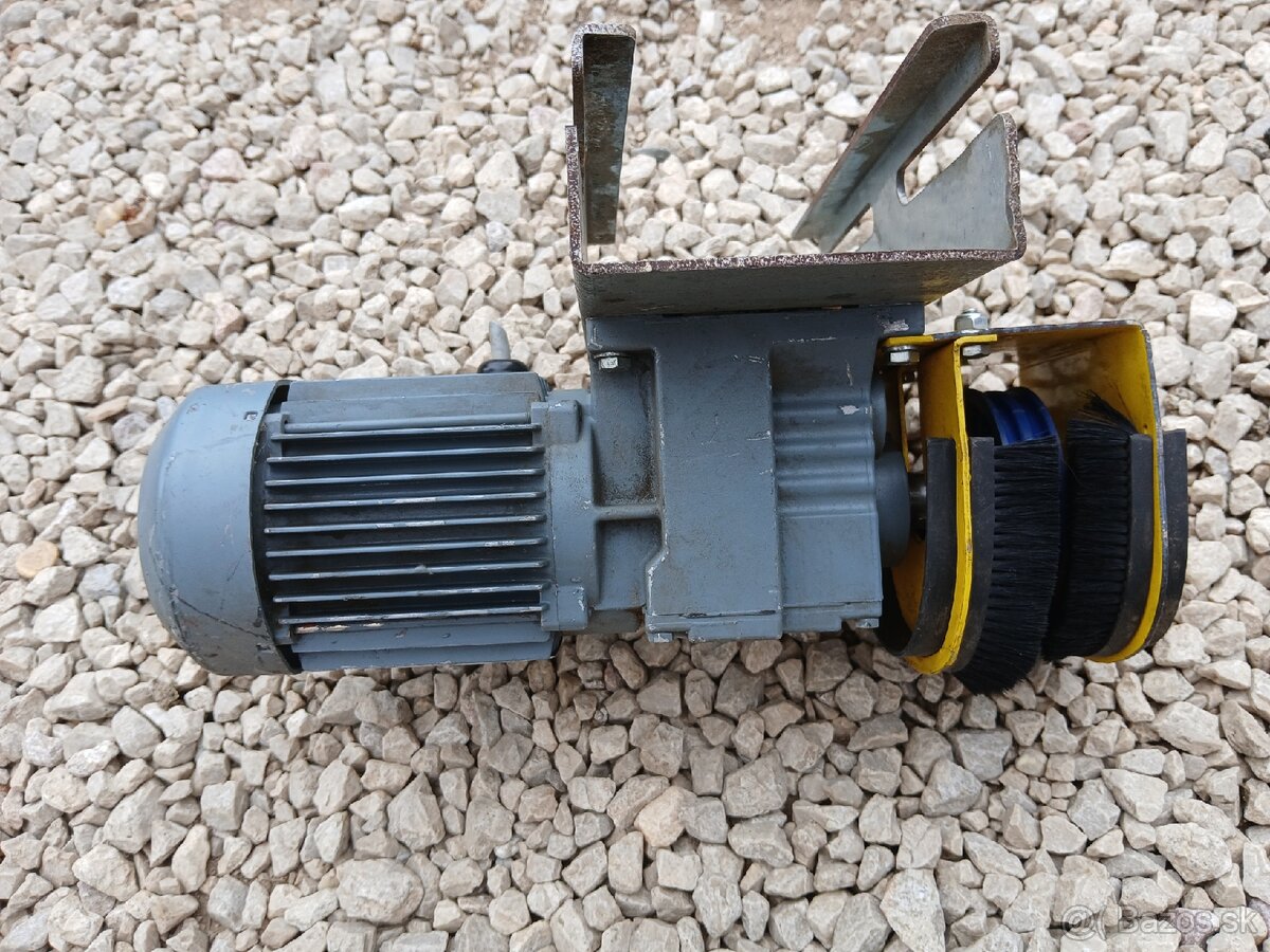 Predam eletromotor s prevodovkou - 5