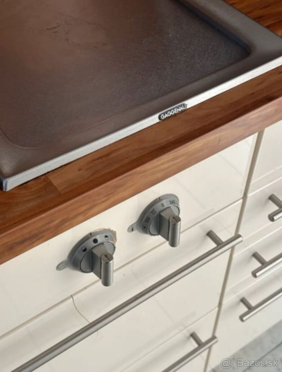 Moderní kuchyňská linka s vestavěnými spotřebiči,5624 - 5