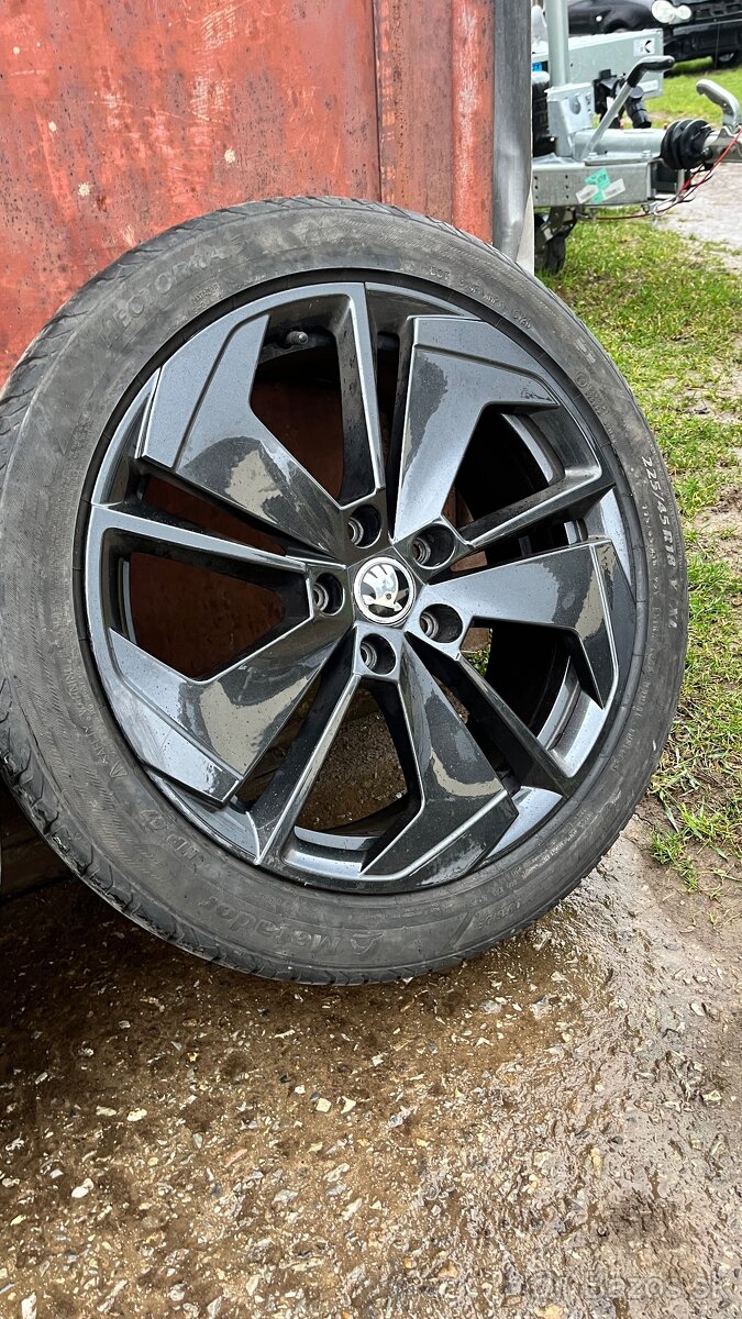 Letná sada octavia 4 5x112 r18 - 5