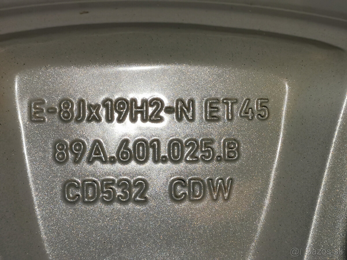 Audi Q4 e-tron - originál 19" alu s pneu - DOT 24 7+ mm - 5