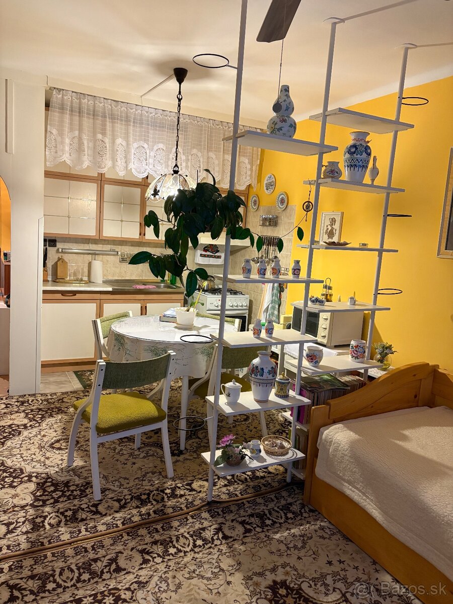 Predám za pár € - 5